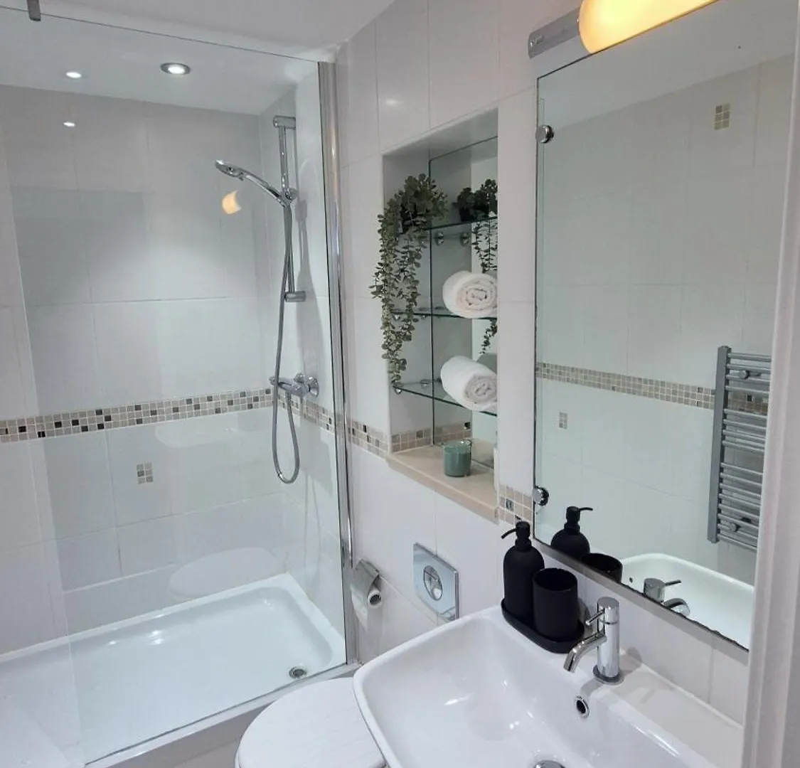 Cozy 1 Bedroom Apartment, Sheffield City Center, Free Wifi 0*,